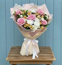 Букет цветов из:  Гвоздики, Орхидеи и Розы в Иноземка