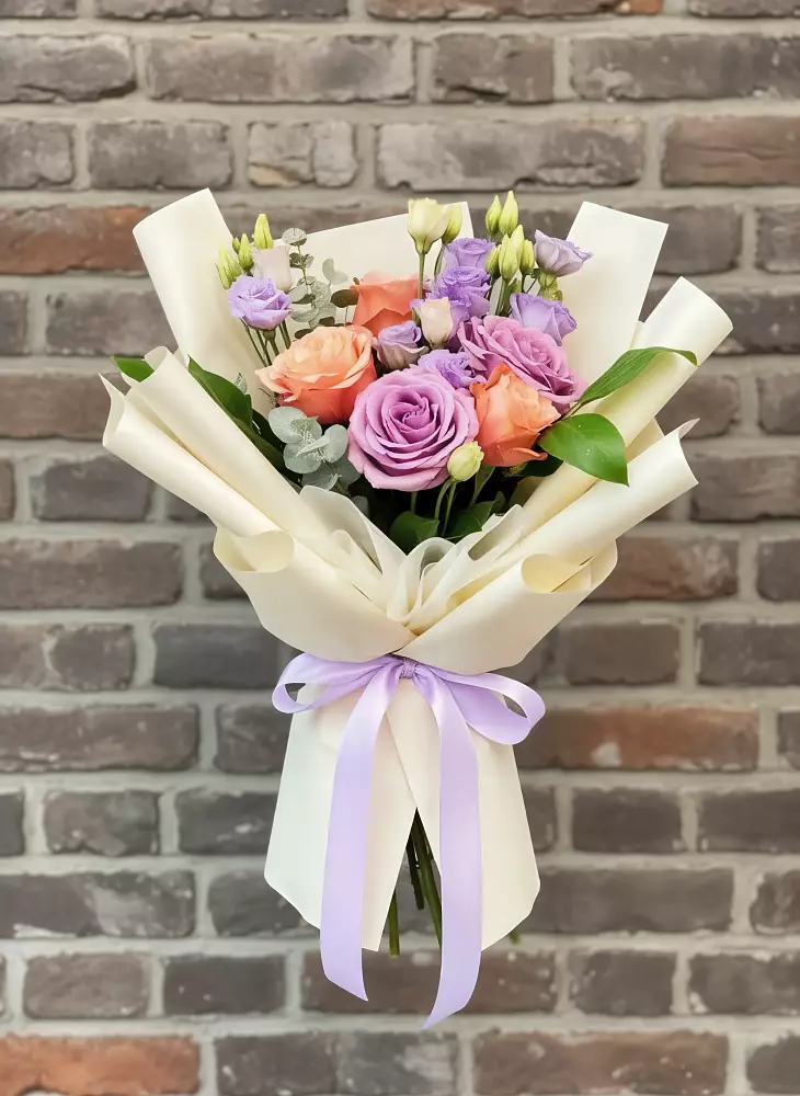 Букет цветов из: Лизиантусы и Розы в Иноземка