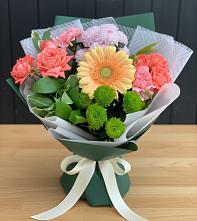 Букет цветов из:  Гвоздики, Розы, Герберы и Хризантемы #REPLACE_PRED# Иноземка