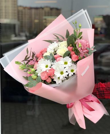Букет цветов из: Розы, Лизиантусы и Хризантемы в Иноземка